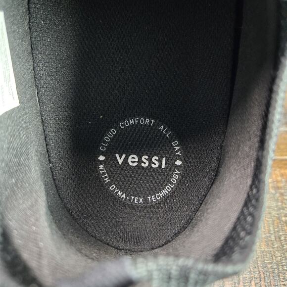 NEW Vessi Everyday Move Slip On Mens Size 7 Waterproof Shoes Sneakers Onyx Black